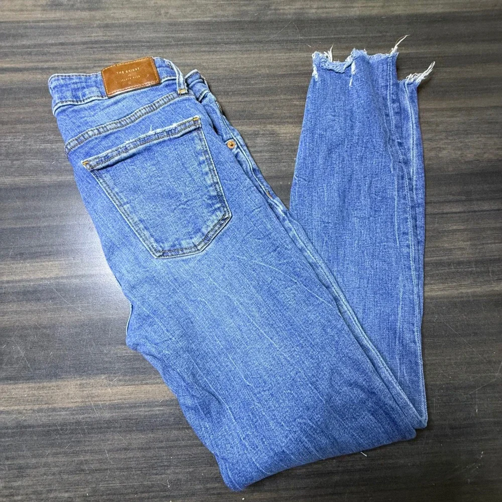 Zara The Skinny Island Blue‎ Jeans Size 6 Distressed Frayed Hem Denim